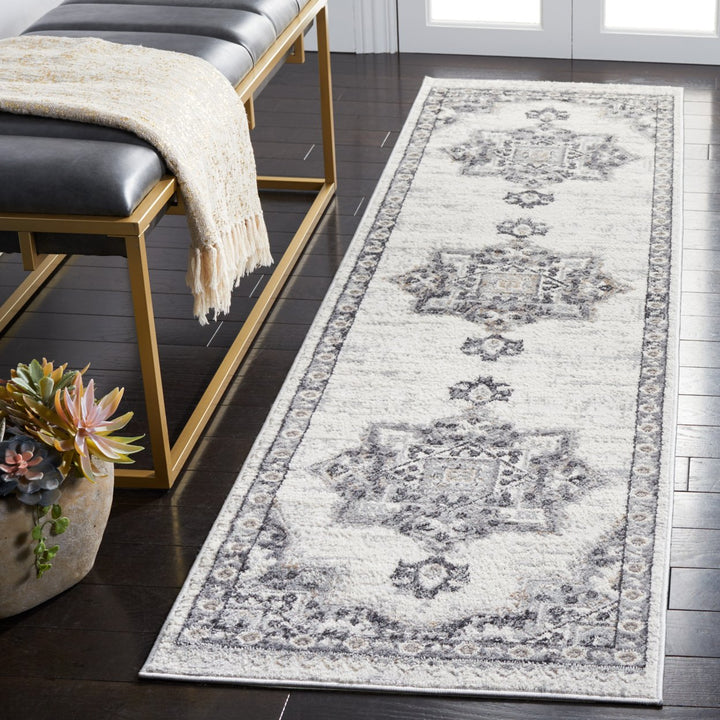 SAFAVIEH Shivan Collection SHV138F Ivory / Grey Rug Image 2