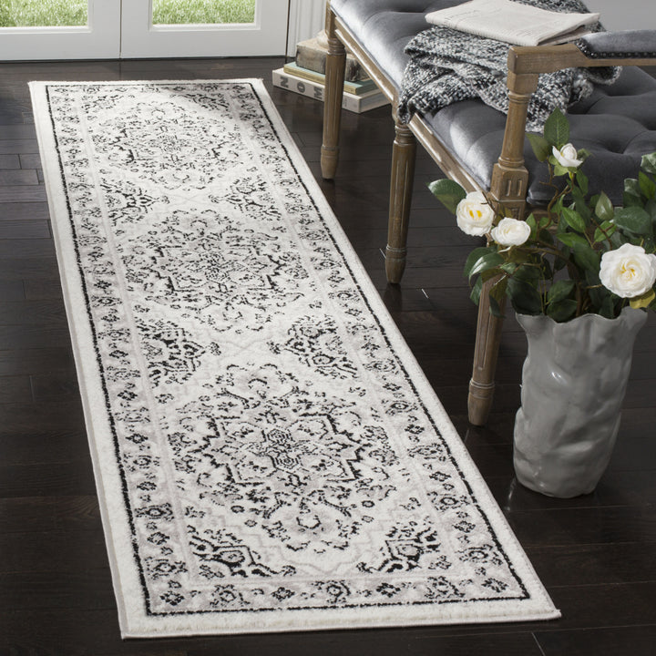 SAFAVIEH Skyler Collection SKY126K Grey / Ivory Rug Image 9