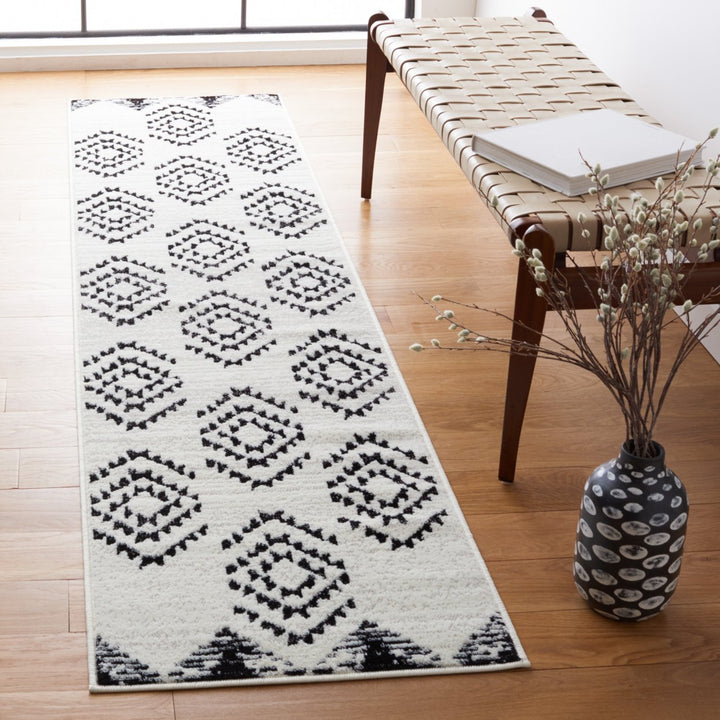 SAFAVIEH Skyler Collection SKY179A Ivory / Black Rug Image 3