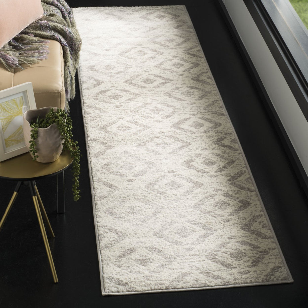 SAFAVIEH Skyler Collection SKY190H Ivory / Grey Rug Image 3