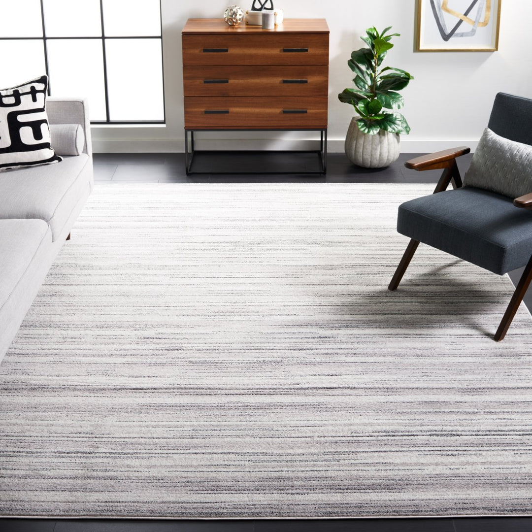 SAFAVIEH Skyler Collection SKY121F Ivory / Grey Rug Image 1