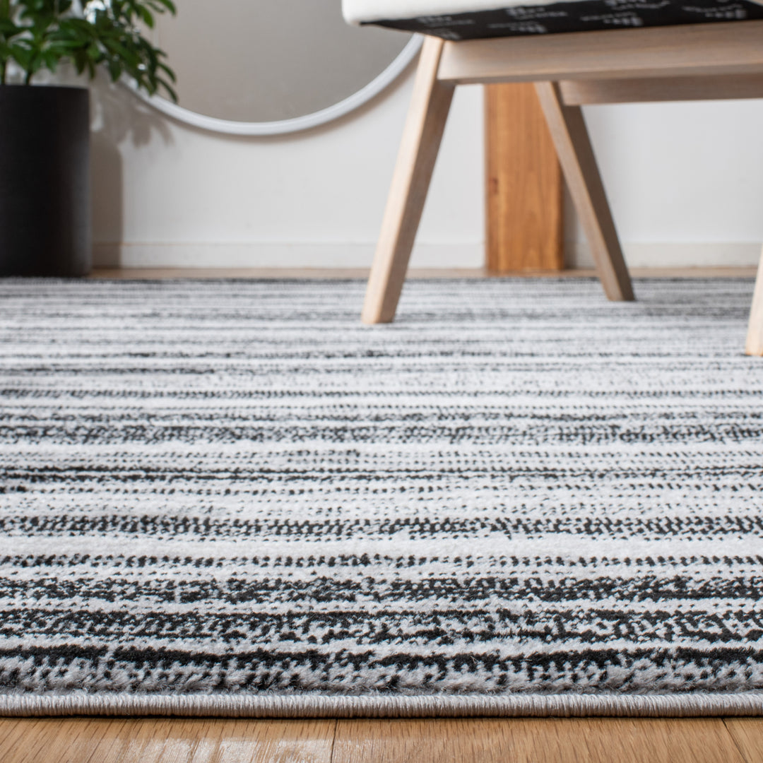 SAFAVIEH Skyler Collection SKY121Z Grey / Black Rug Image 8