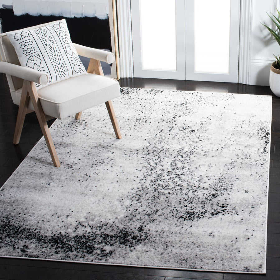 SAFAVIEH Skyler Collection SKY163F Silver / Black Rug Image 1