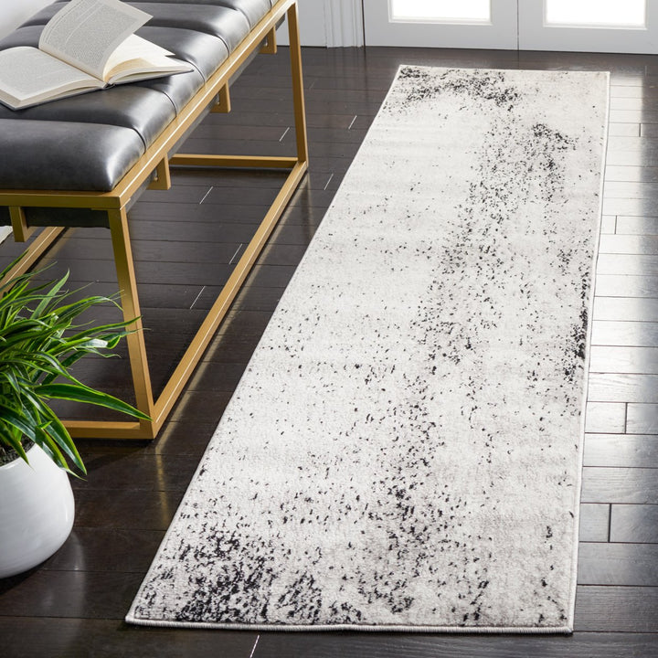 SAFAVIEH Skyler Collection SKY163F Silver / Black Rug Image 3