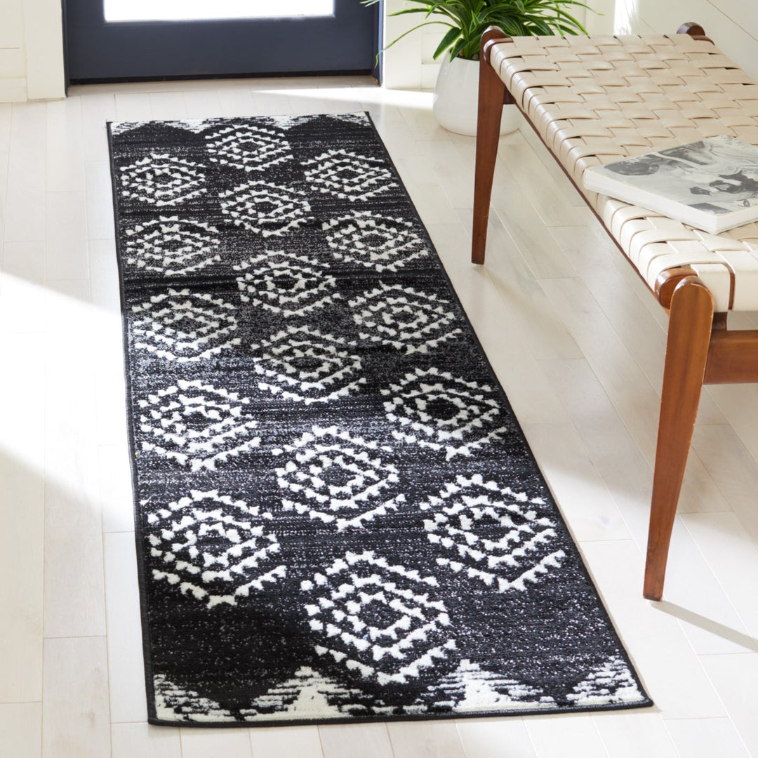 SAFAVIEH Skyler Collection SKY179Z Black / Ivory Rug Image 3