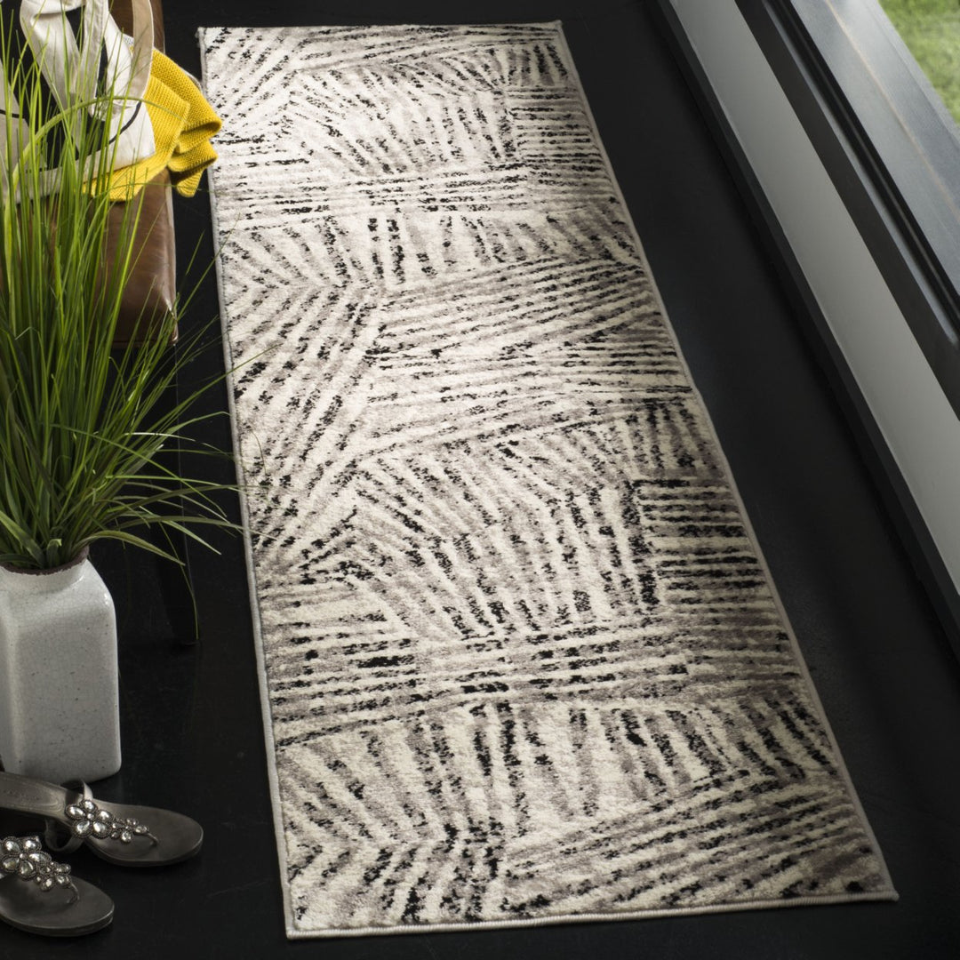 SAFAVIEH Skyler Collection SKY191K Grey / Ivory Rug Image 3