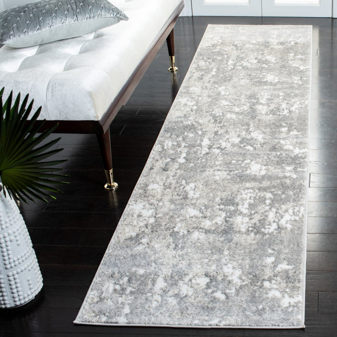 SAFAVIEH Skyler Collection SKY562F Light Grey / Grey Rug Image 3