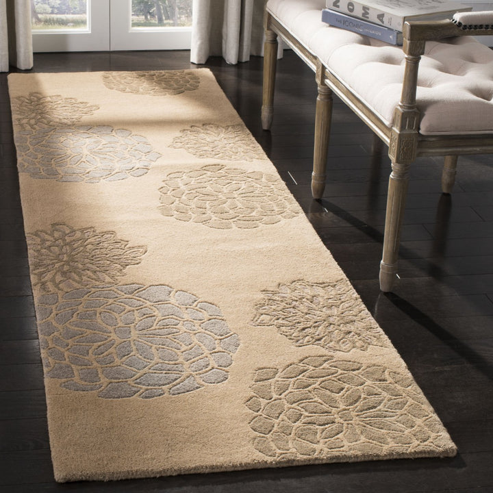 SAFAVIEH Soho SOH211B Handmade Beige / Multi Rug Image 3