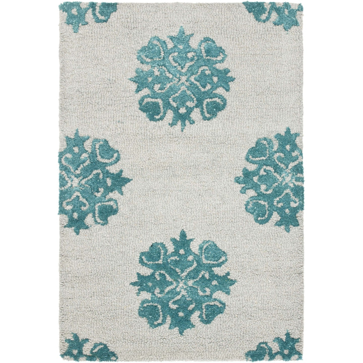 SAFAVIEH Soho SOH213A Handmade Ivory / Light Blue Rug Image 1