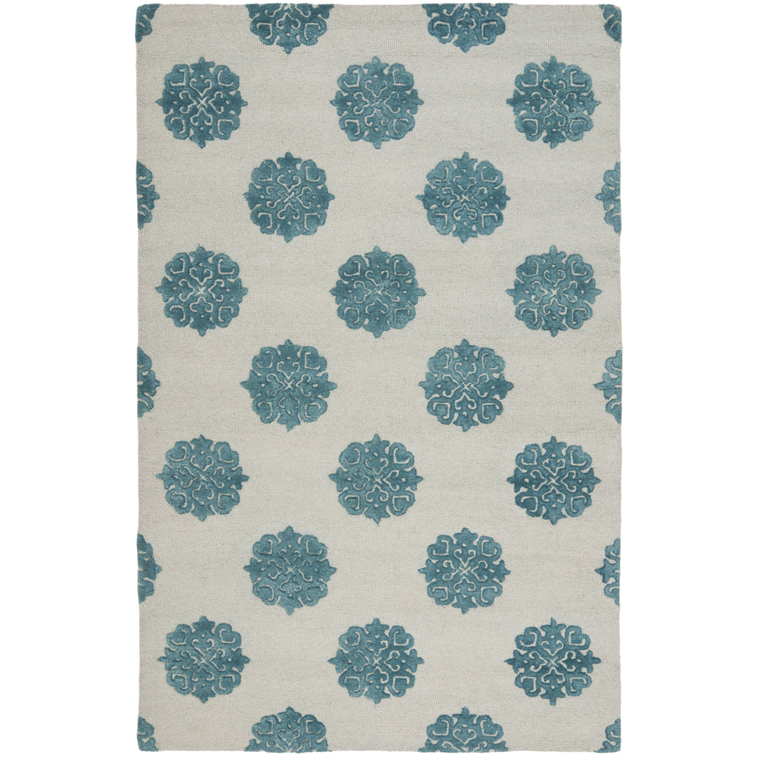 SAFAVIEH Soho SOH213A Handmade Ivory / Light Blue Rug Image 9