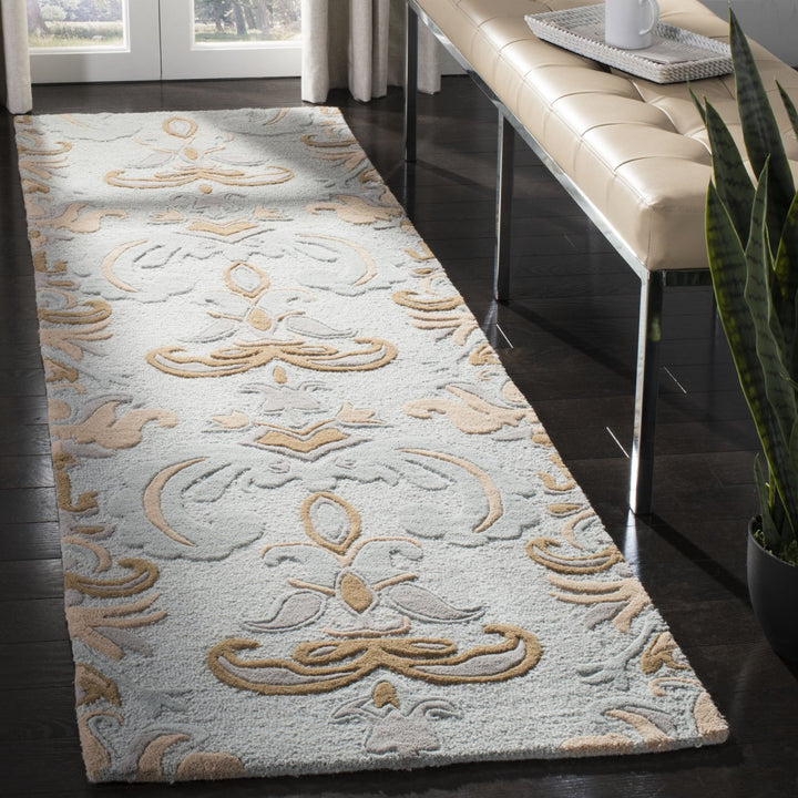 SAFAVIEH Soho SOH215A Handmade Light Blue / Multi Rug Image 3