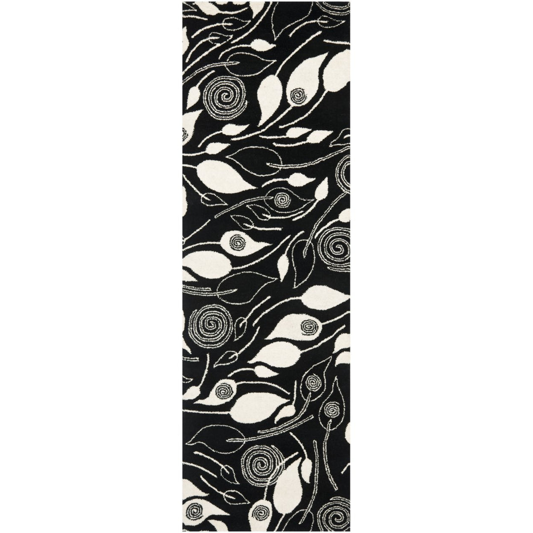 SAFAVIEH Soho SOH217B Handmade Black / Ivory Rug Image 1