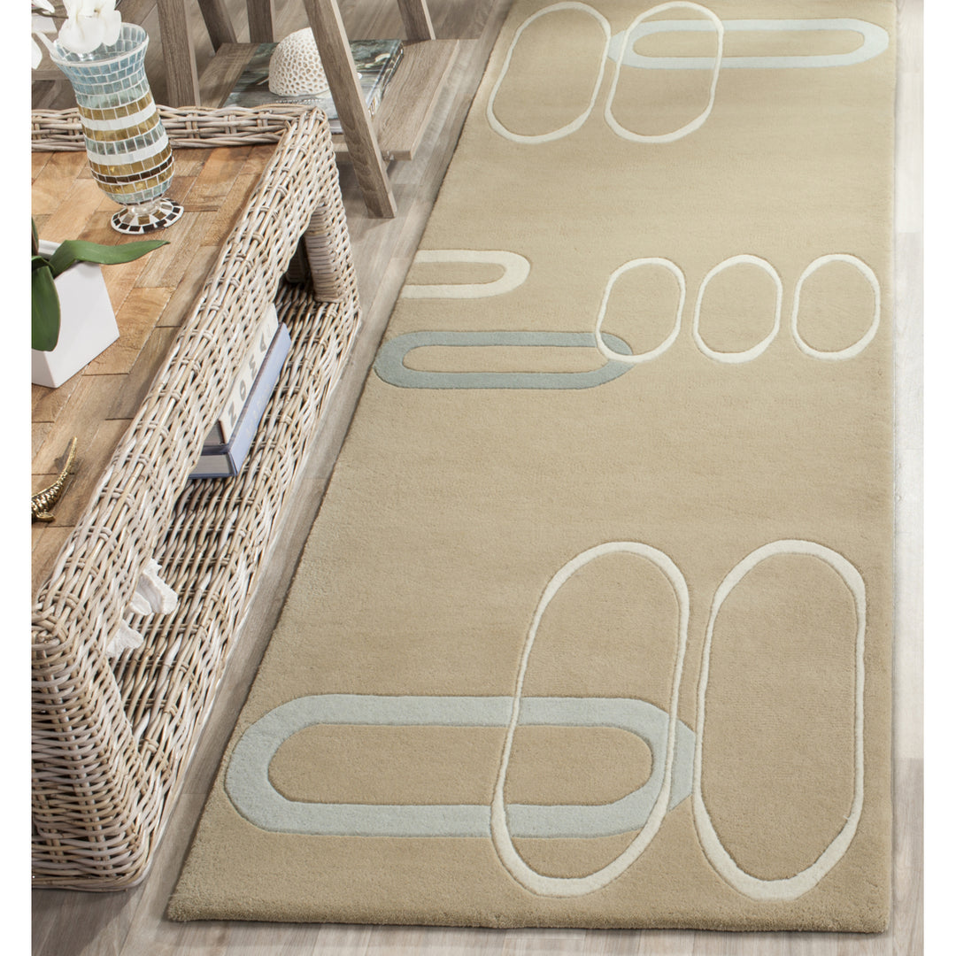 SAFAVIEH Soho Collection SOH301A Handmade Beige Rug Image 3