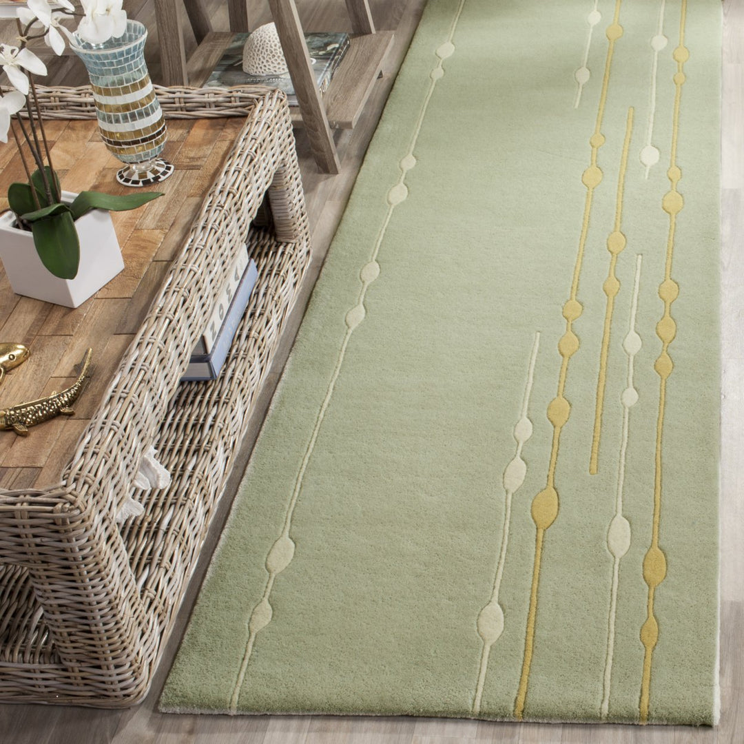 SAFAVIEH Soho Collection SOH303A Handmade Light Green Rug Image 3