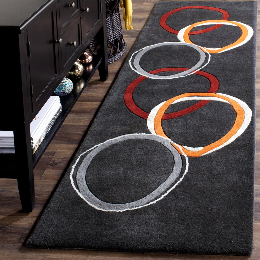 SAFAVIEH Soho Collection SOH306A Handmade Charcoal Rug Image 3