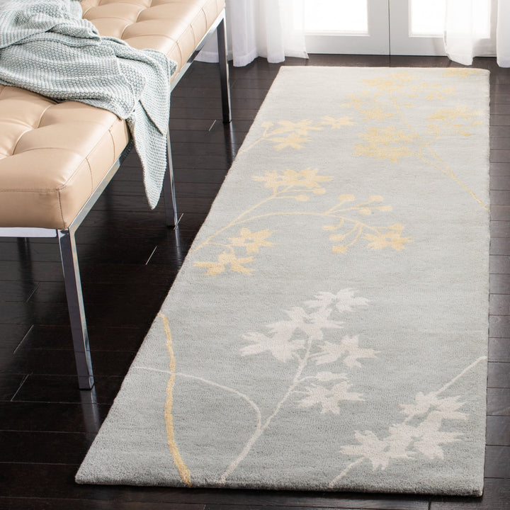 SAFAVIEH Soho SOH316C Handmade Light Blue / Multi Rug Image 9