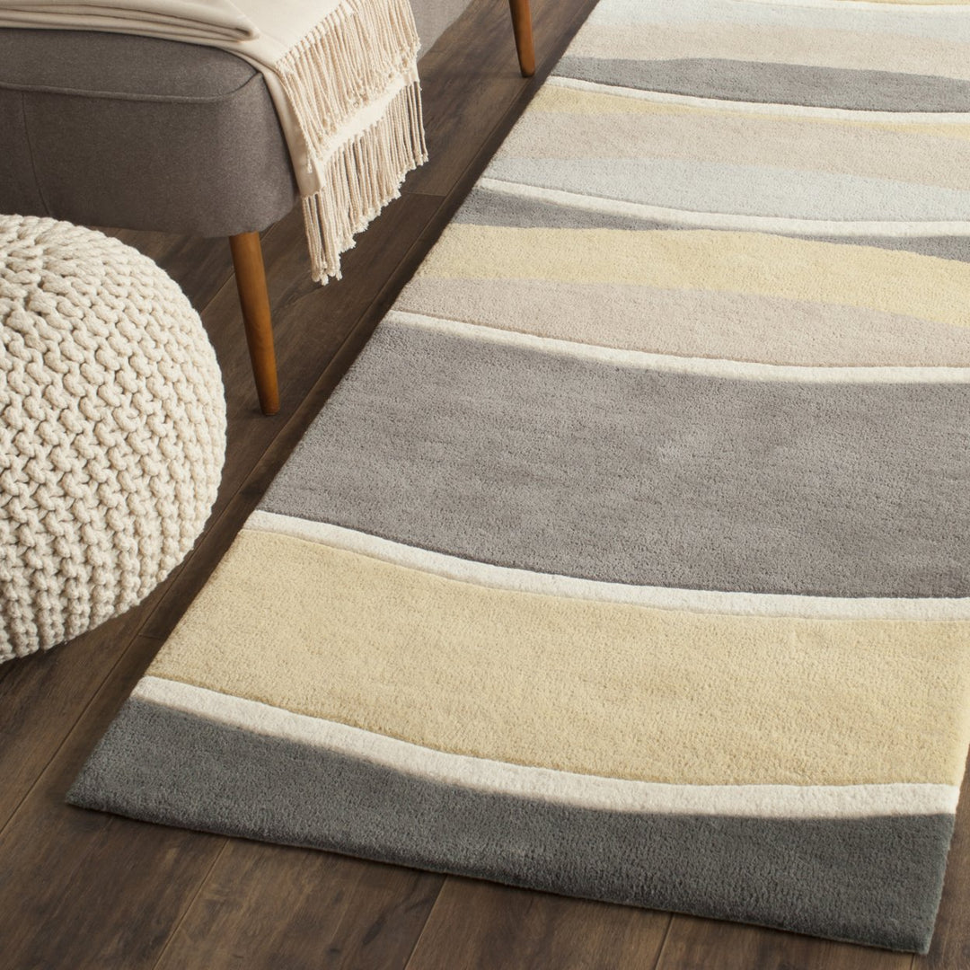 SAFAVIEH Soho Collection SOH337A Handmade Grey / Gold Rug Image 2