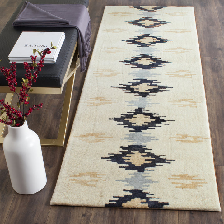 SAFAVIEH Soho SOH339A Handmade Ivory / Dark Grey Rug Image 2