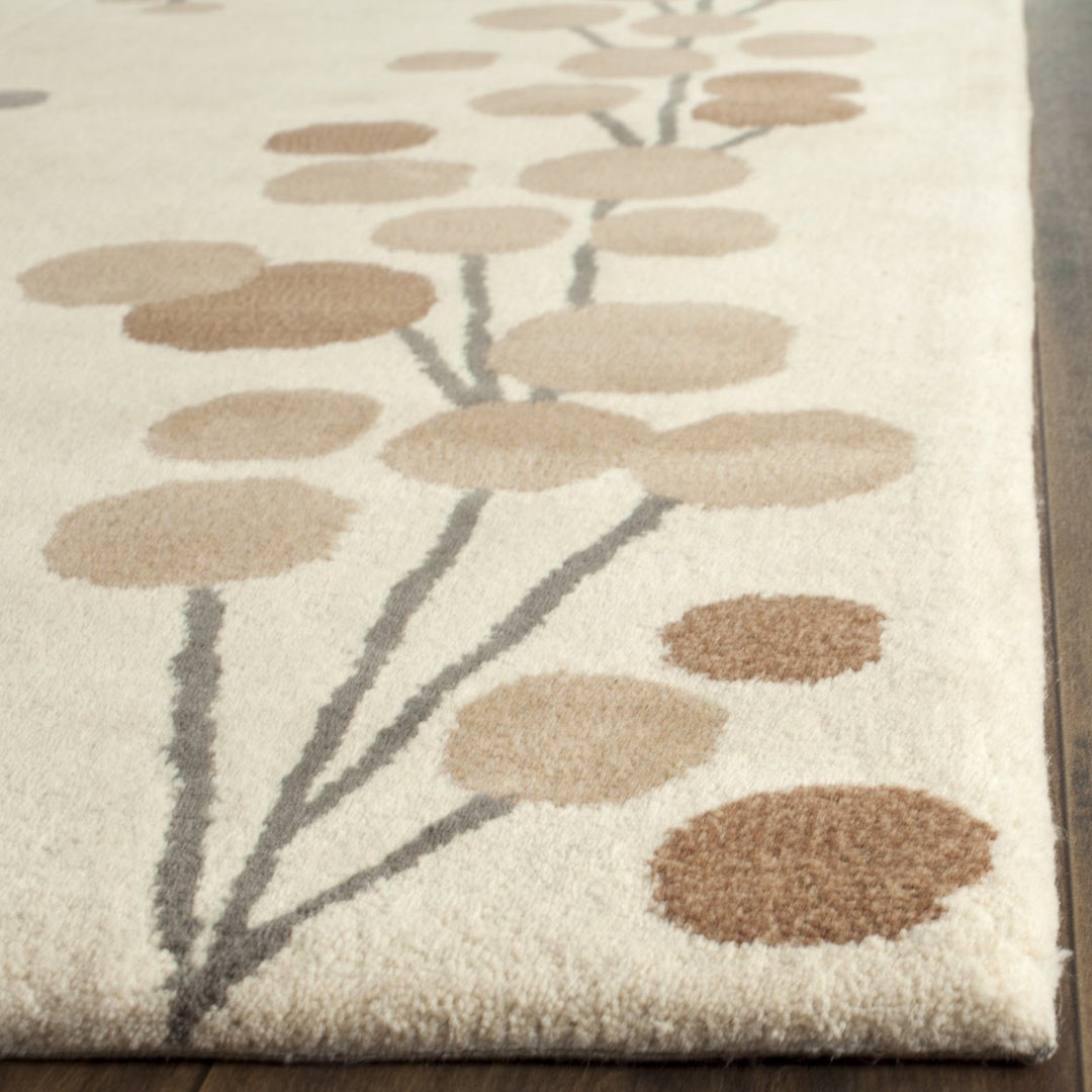 SAFAVIEH Soho Collection SOH338A Handmade Beige/Grey Rug Image 5