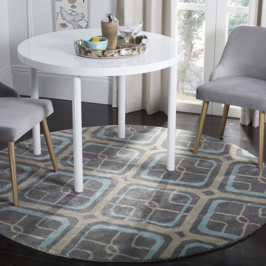 SAFAVIEH Soho Collection SOH412A Handmade Grey/Multi Rug Image 2