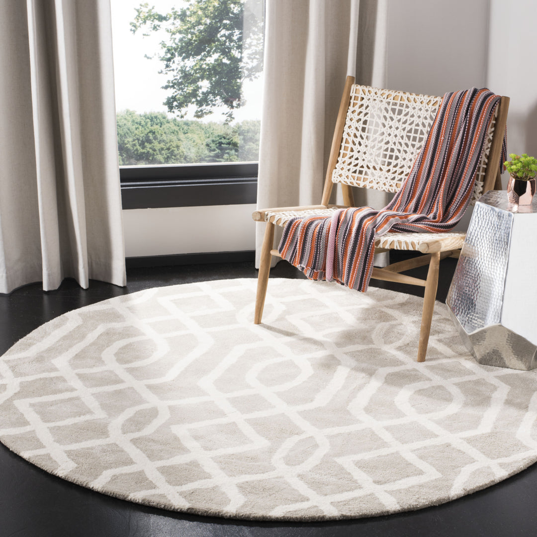 SAFAVIEH Soho Collection SOH411B Handmade Grey/Ivory Rug Image 2