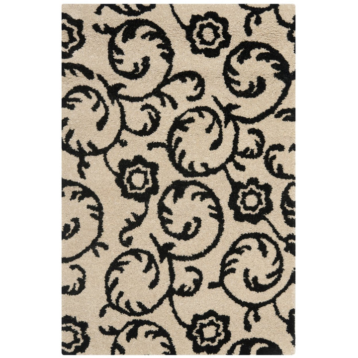 SAFAVIEH Soho SOH415A Handmade Beige / Black Rug Image 1