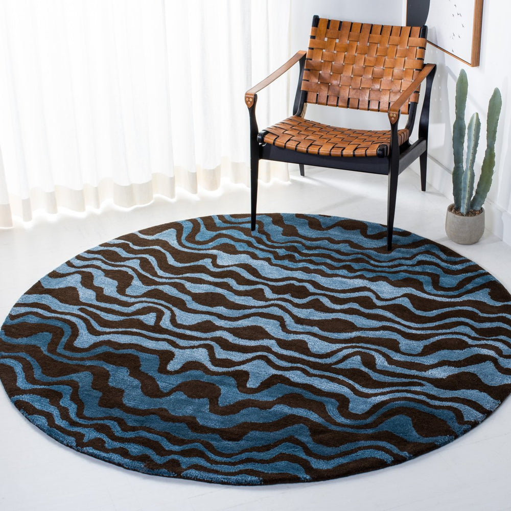 SAFAVIEH Soho Collection SOH417B Handmade Blue/Brown Rug Image 2