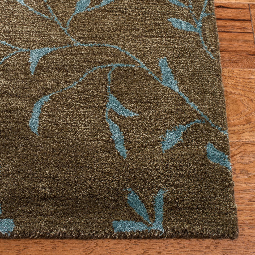 SAFAVIEH Soho SOH418A Handmade Brown / Light Blue Rug Image 6