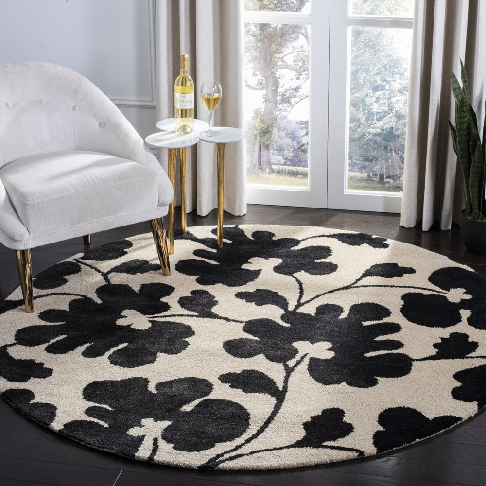 SAFAVIEH Soho SOH419A Handmade Beige / Black Rug Image 2