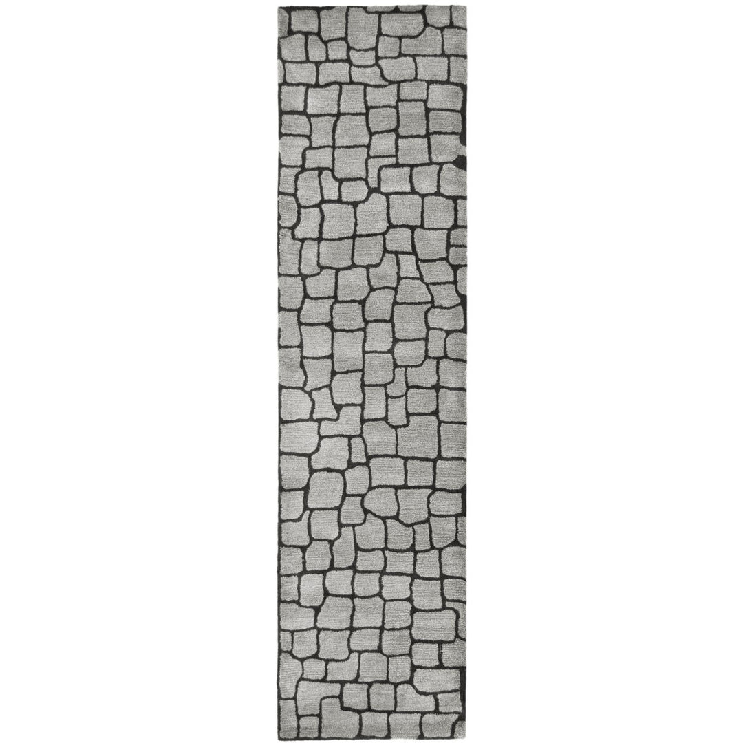 SAFAVIEH Soho SOH431A Handmade Silver / Grey Rug Image 1