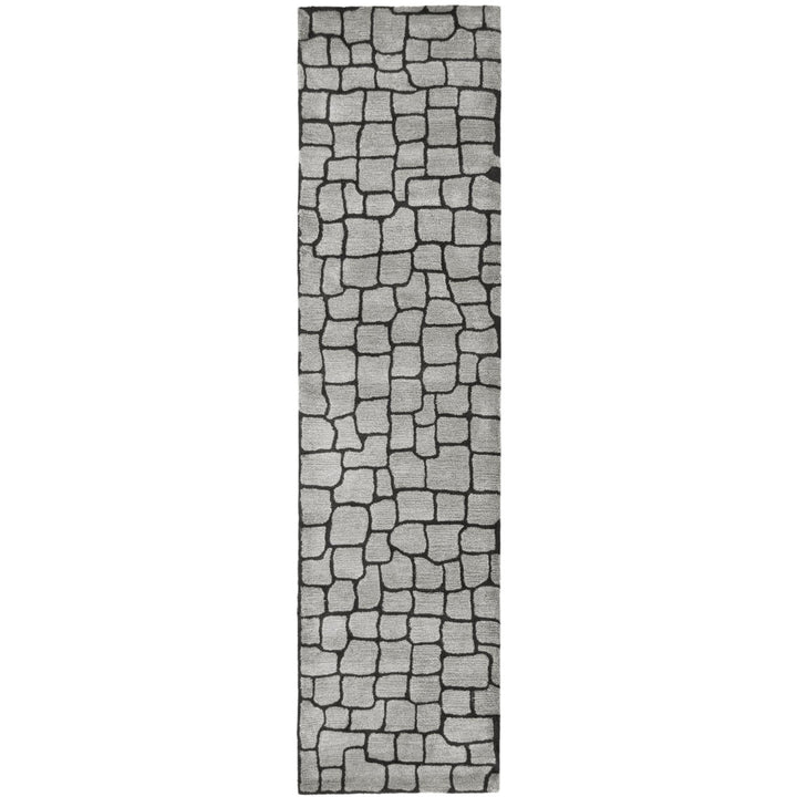 SAFAVIEH Soho SOH431A Handmade Silver / Grey Rug Image 1