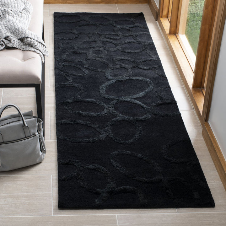 SAFAVIEH Soho Collection SOH515B Handmade Black Rug Image 3