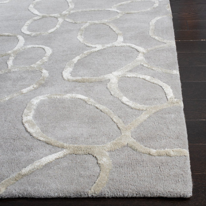 SAFAVIEH Soho Collection SOH515A Handmade Grey Rug Image 7