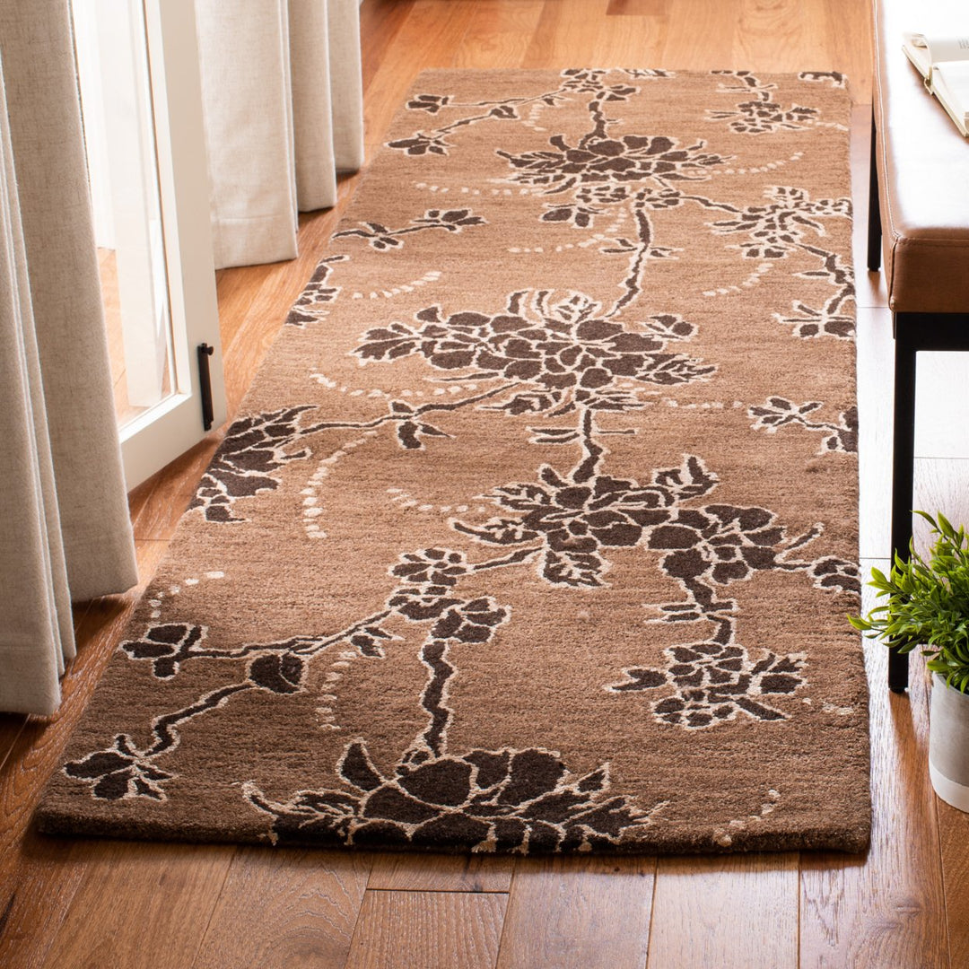 SAFAVIEH Soho Collection SOH512A Handmade Brown Rug Image 9