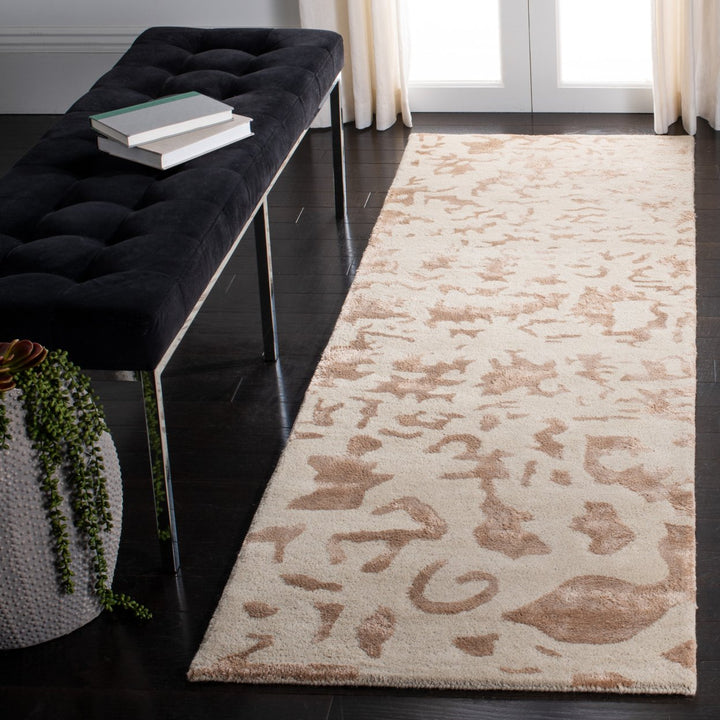 SAFAVIEH Soho Collection SOH525A Handmade Ivory Rug Image 3