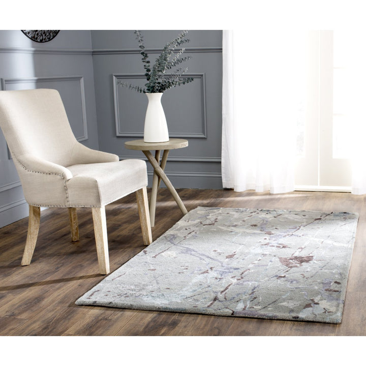 SAFAVIEH Soho Collection SOH527A Handmade Grey/Multi Rug Image 1