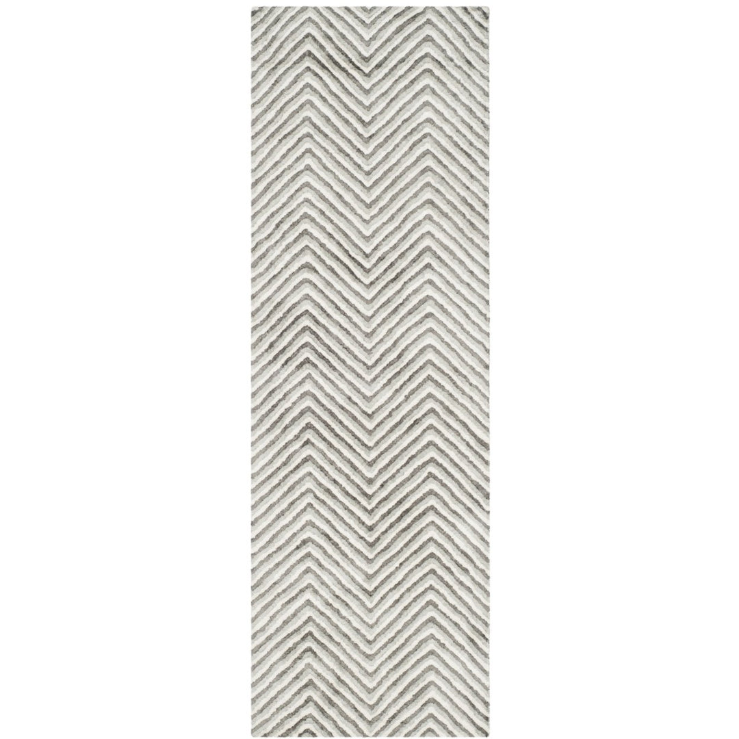 SAFAVIEH Soho Collection SOH580B Ivory / Grey Rug Image 5