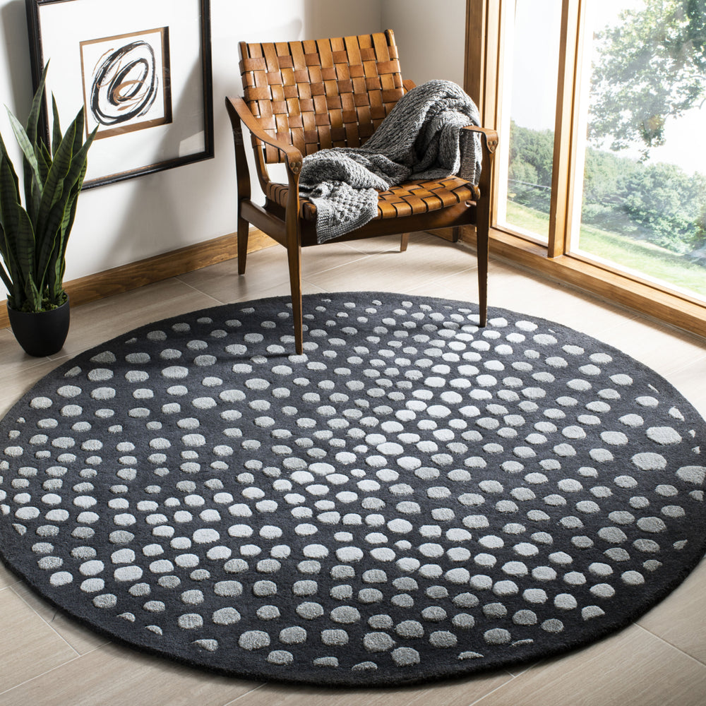 SAFAVIEH Soho Collection SOH654A Handmade Dark Grey Rug Image 2