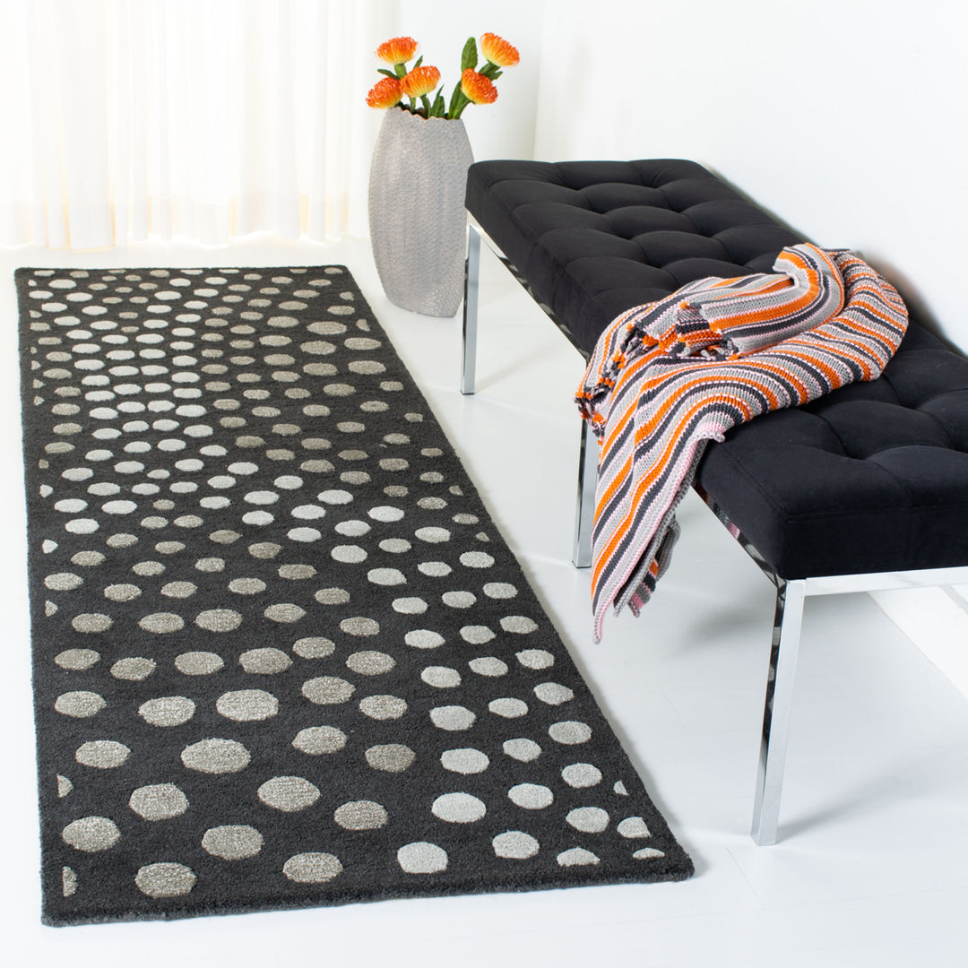 SAFAVIEH Soho Collection SOH654A Handmade Dark Grey Rug Image 3