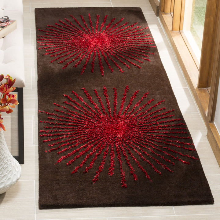 SAFAVIEH Soho Collection SOH655T Handmade Brown / Red Rug Image 3