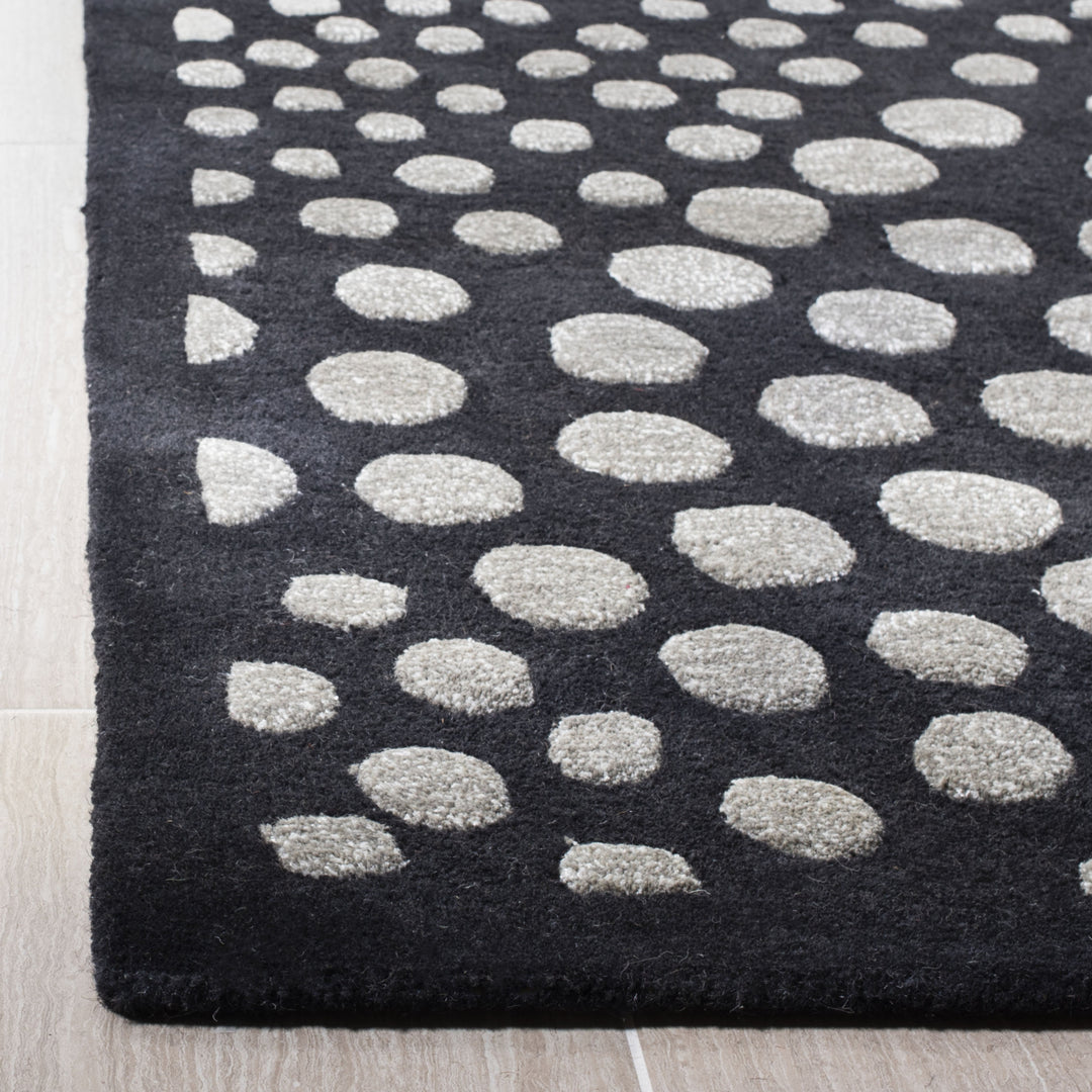 SAFAVIEH Soho Collection SOH654A Handmade Dark Grey Rug Image 7