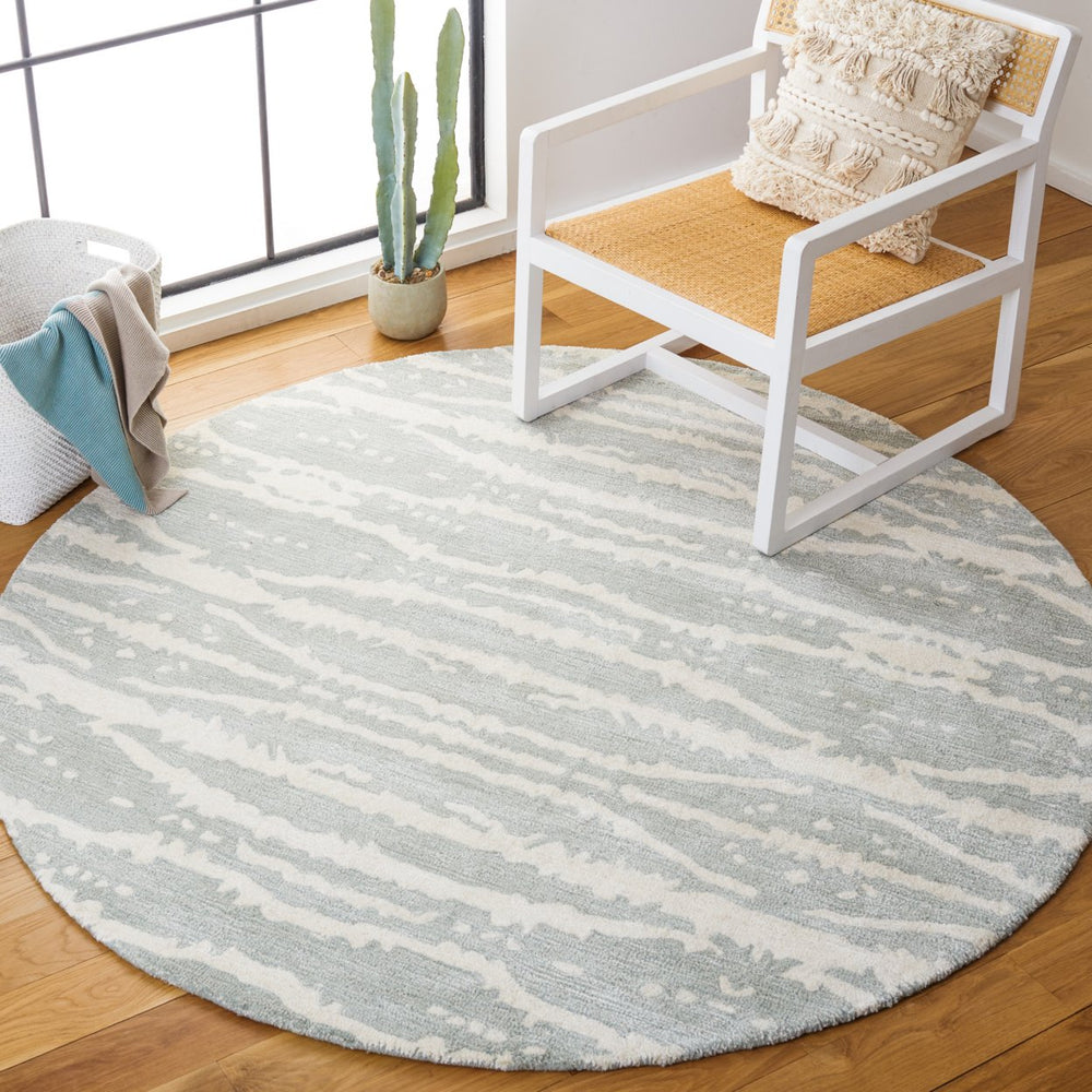 SAFAVIEH Soho SOH656G Handmade Light Grey / Ivory Rug Image 2