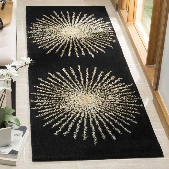 SAFAVIEH Soho SOH655Z Handmade Black / Beige Rug Image 3