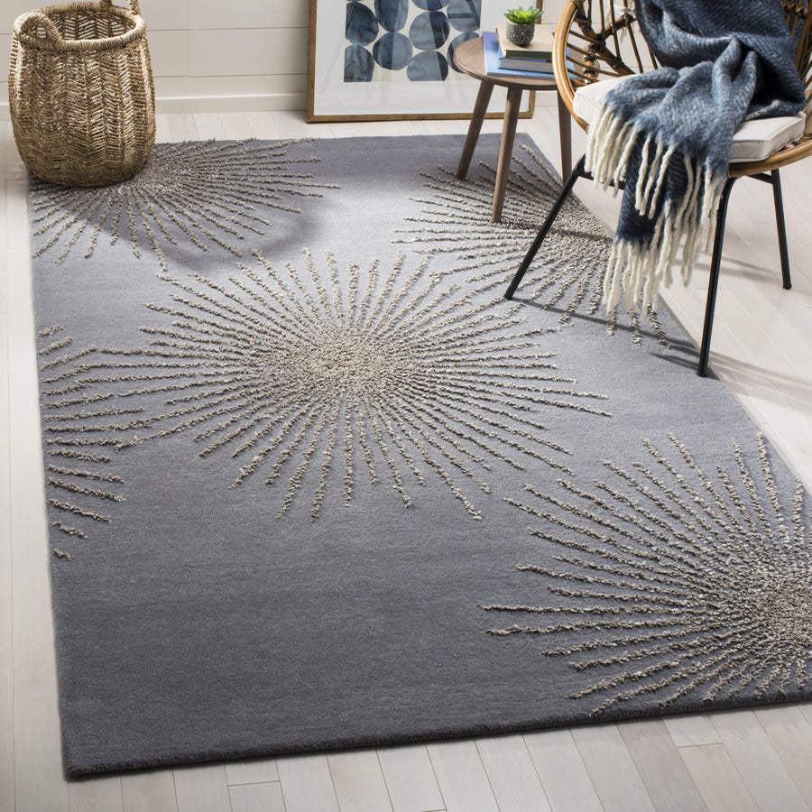 SAFAVIEH Soho SOH712E Handmade Dark Grey / Silver Rug Image 1