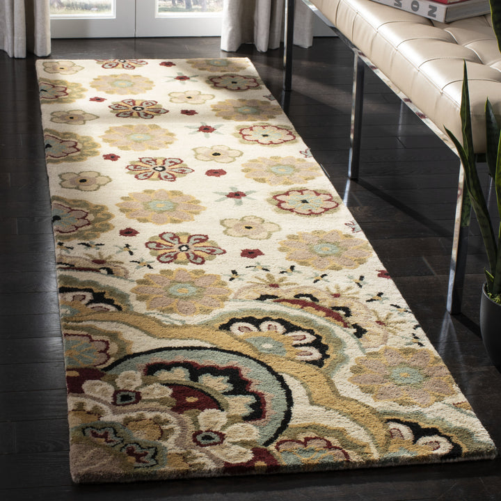 SAFAVIEH Soho SOH701A Handmade Ivory / Multi Rug Image 3