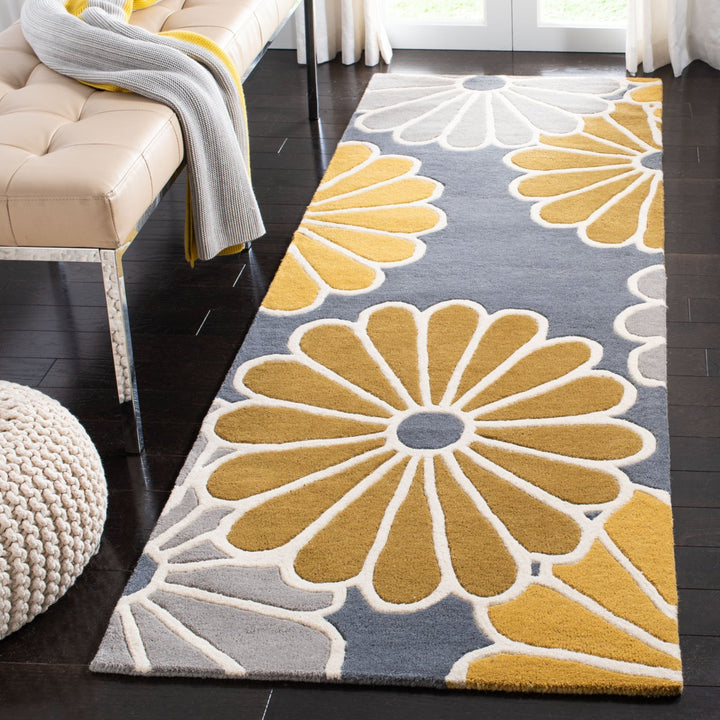 SAFAVIEH Soho SOH705A Handmade Grey / Yellow Rug Image 3