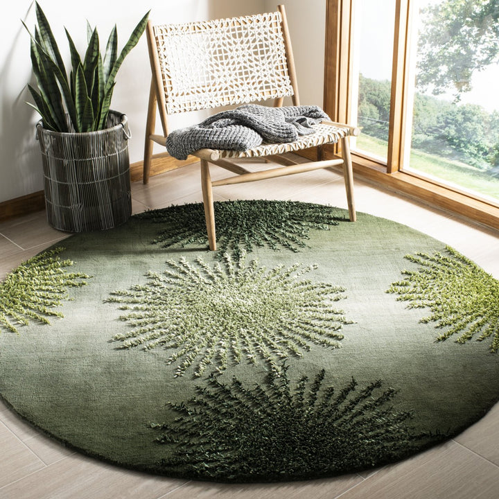 SAFAVIEH Soho SOH712G Handmade Green / Multi Rug Image 2