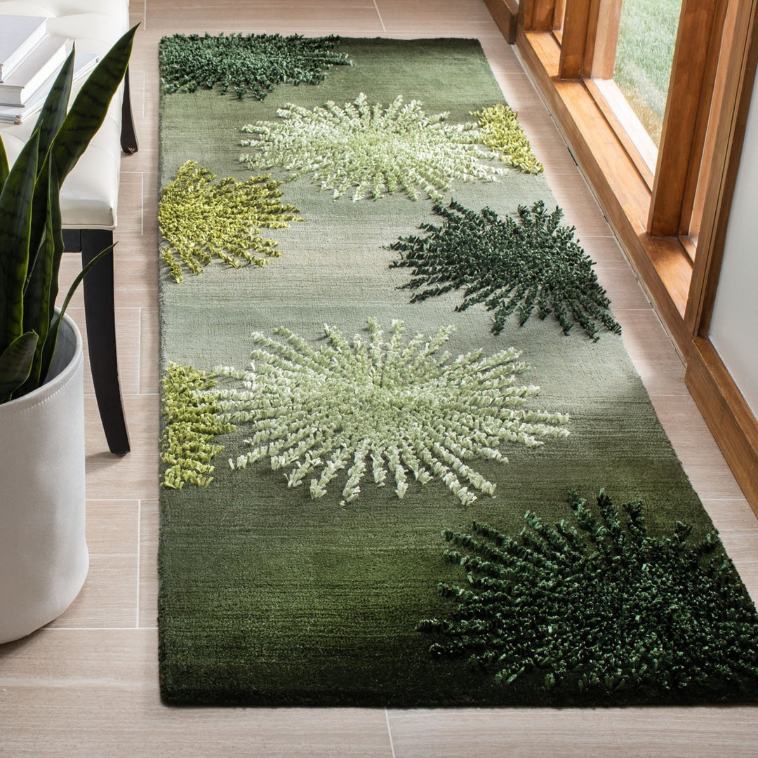 SAFAVIEH Soho SOH712G Handmade Green / Multi Rug Image 3