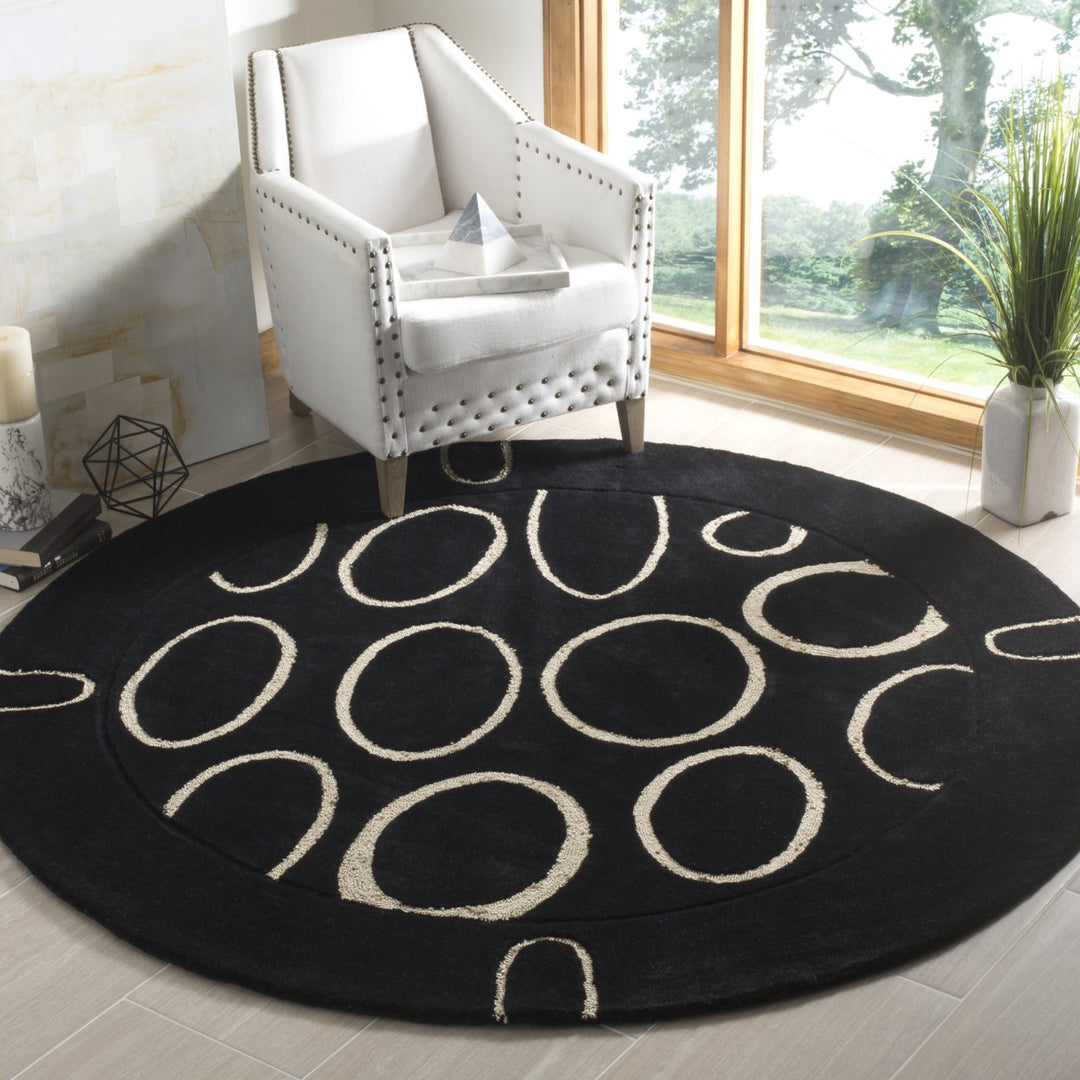 SAFAVIEH Soho SOH714A Handmade Black / Ivory Rug Image 2