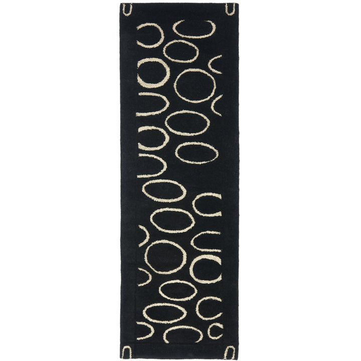 SAFAVIEH Soho SOH714A Handmade Black / Ivory Rug Image 5